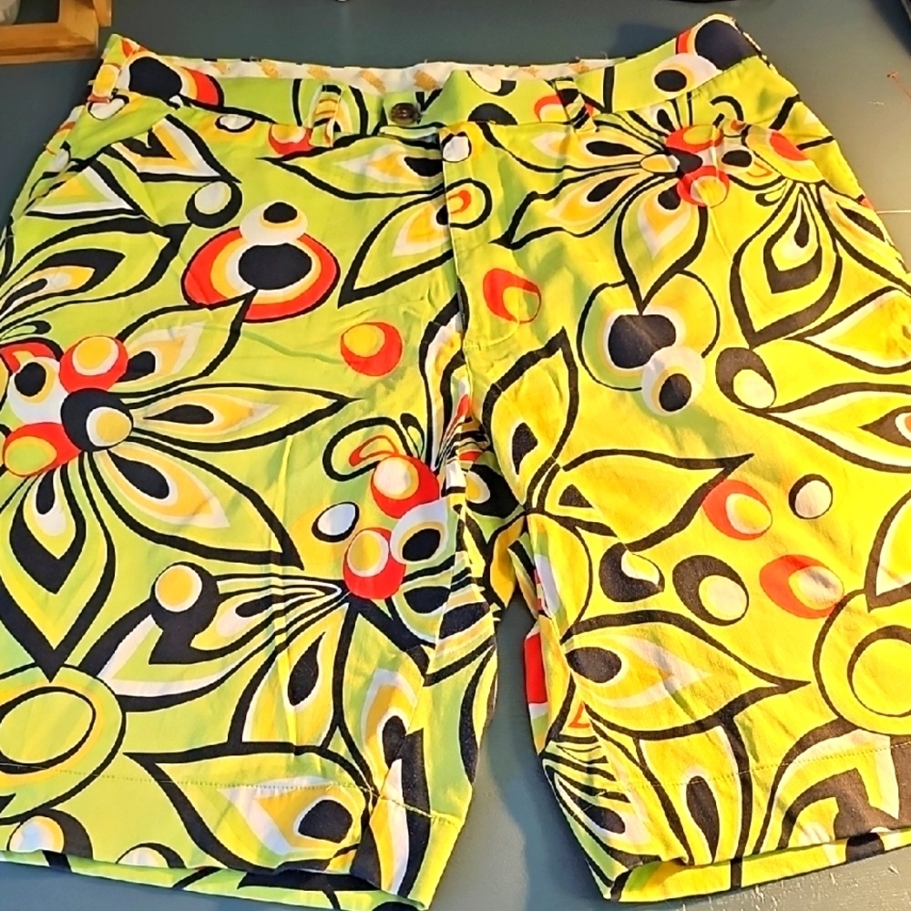 Loud Mouth( Some Guys Come To Play)Vibrant Floral Men's) Shorts. 34